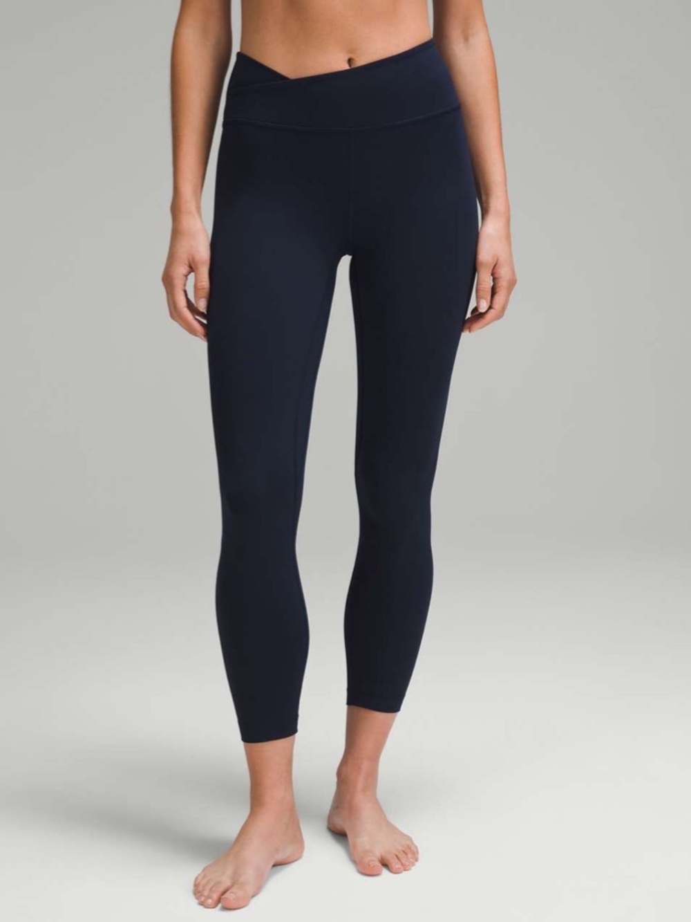 Like New Lululemon Blue Twill/Navy Set. Size 4 - Picture 10 of 11